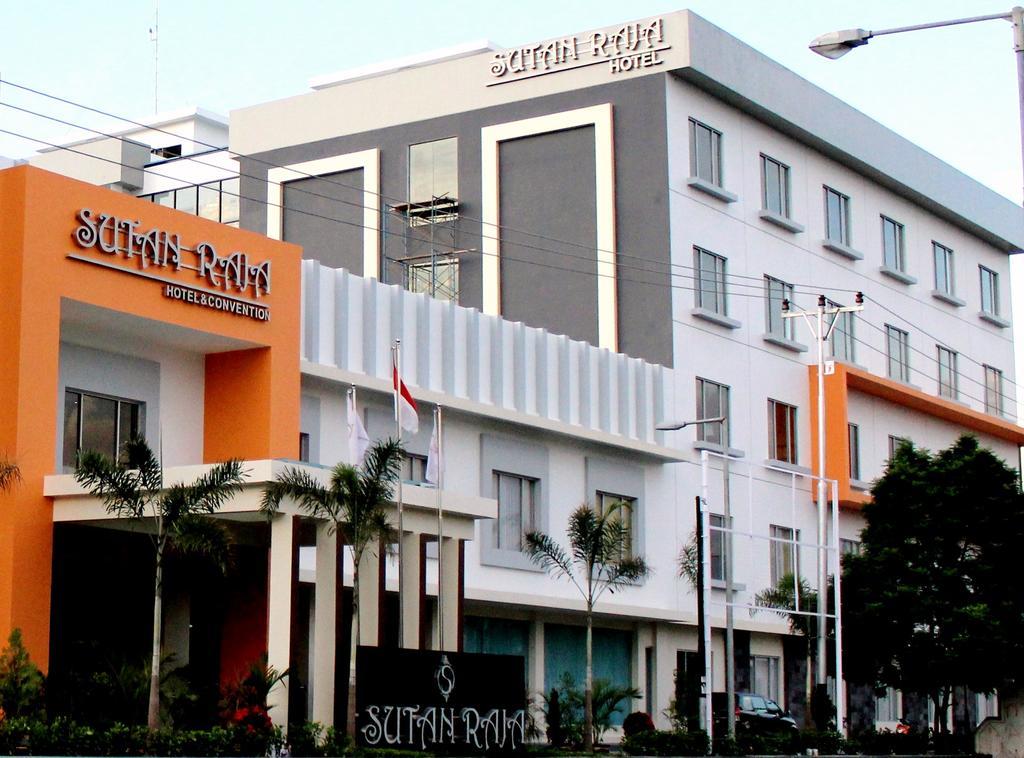 Sutan Raja Hotel Palu Exterior foto